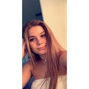 Meet your Posher, Alyssa